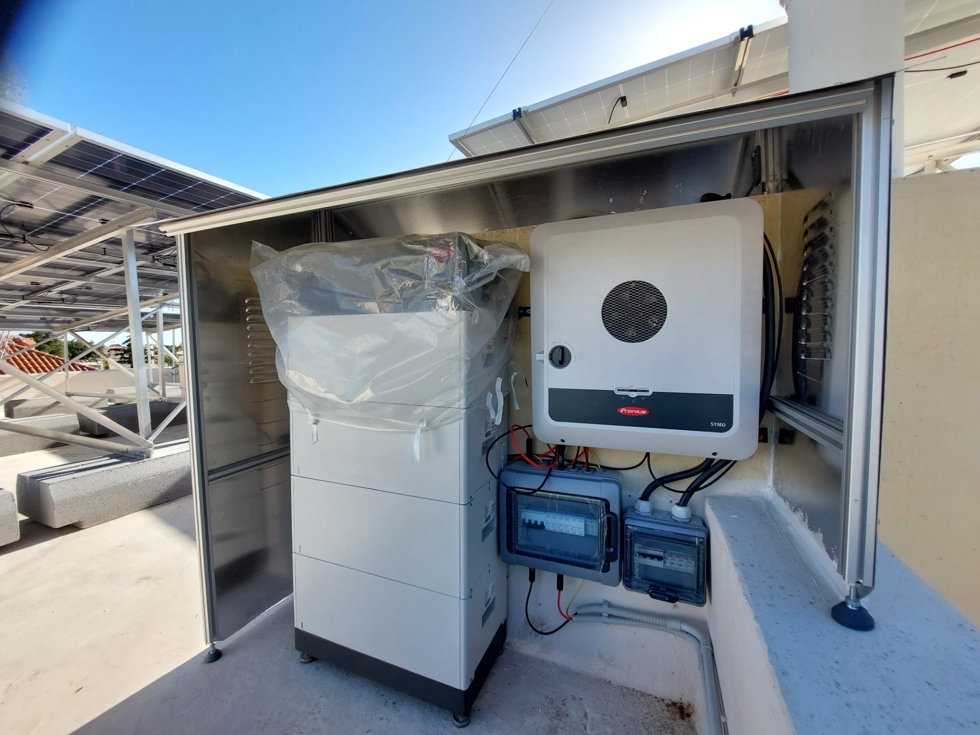 Off-grid solar system at a remote house