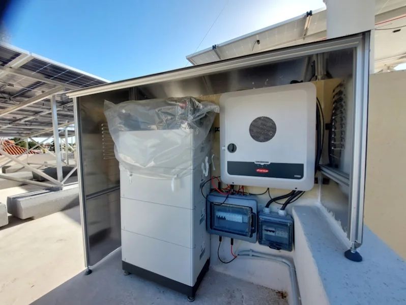 Υβριδικός inverter και μπαταρία λιθίου 15 kWh σε μεζονέτα στην Κηφισιά